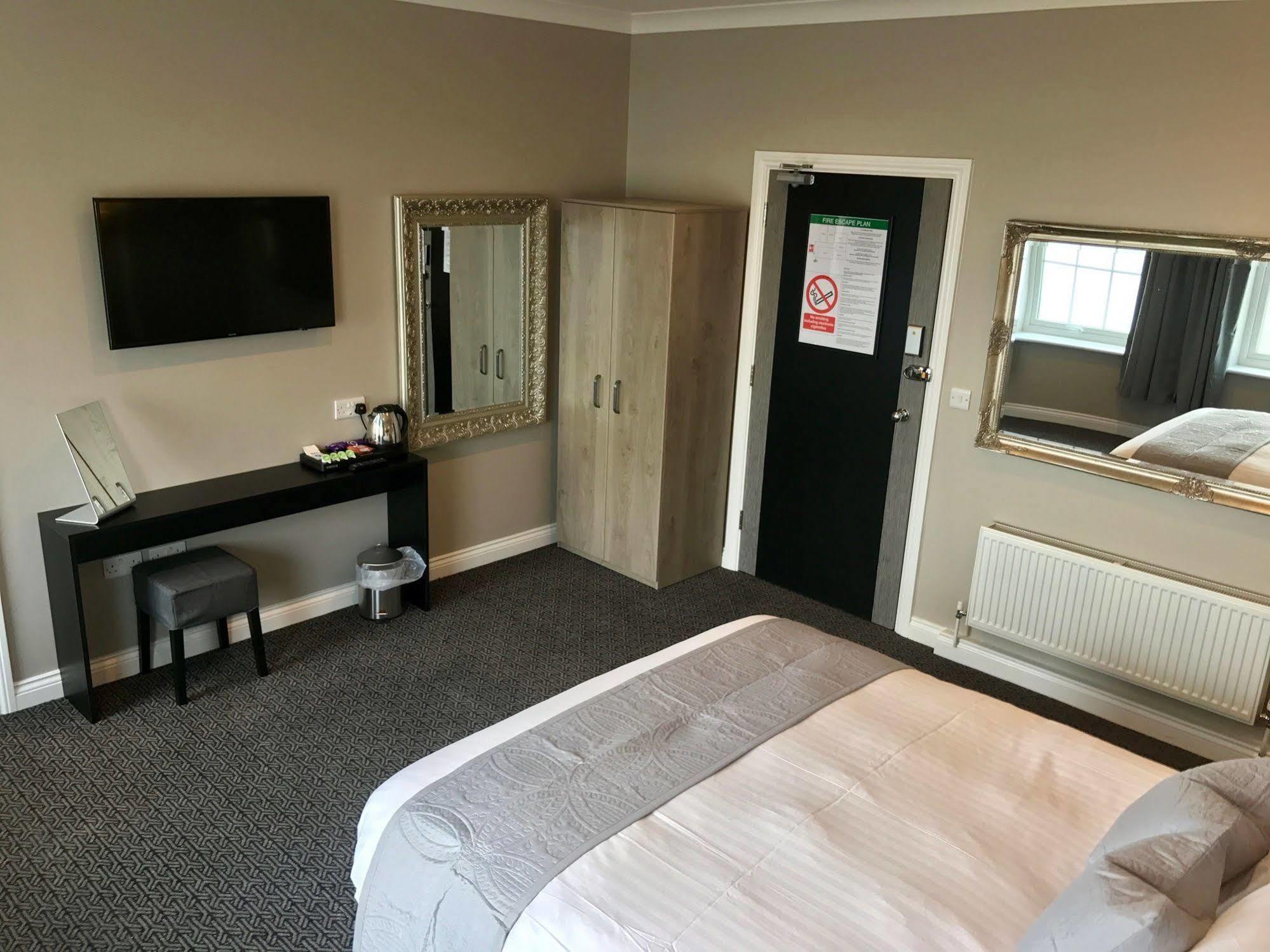 The Raven Hotel Corby Eksteriør billede