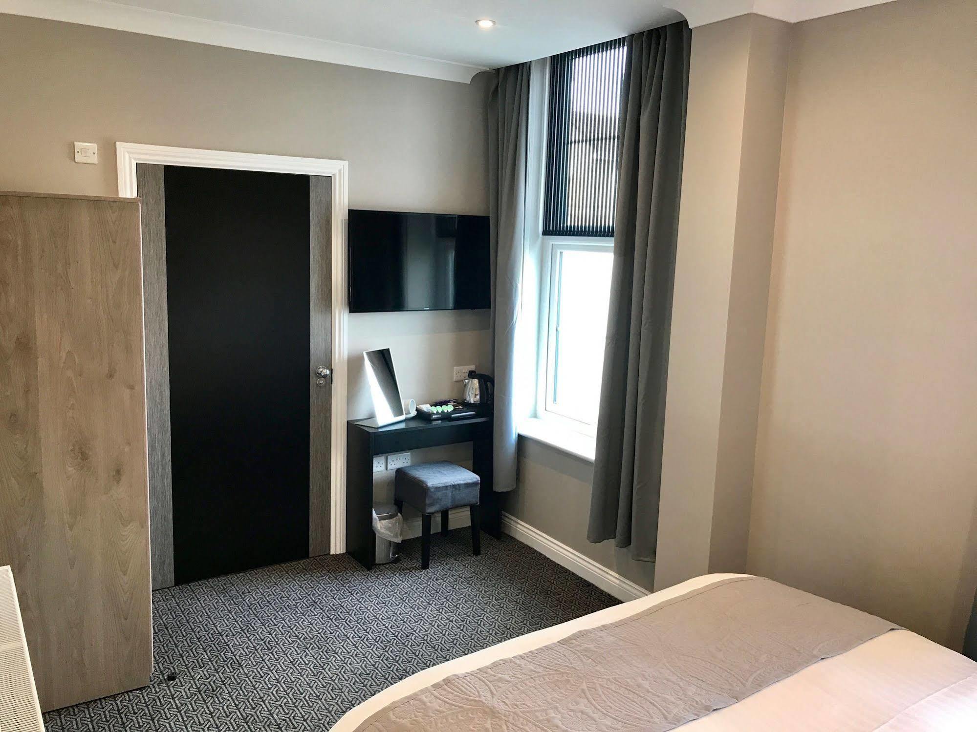 The Raven Hotel Corby Eksteriør billede