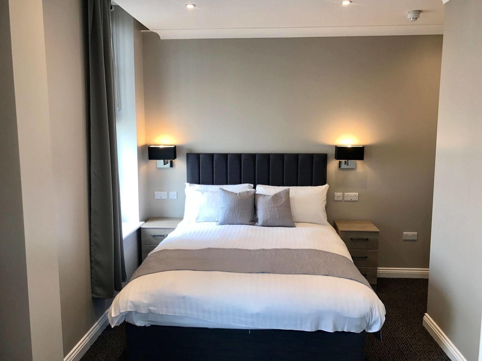 The Raven Hotel Corby Eksteriør billede